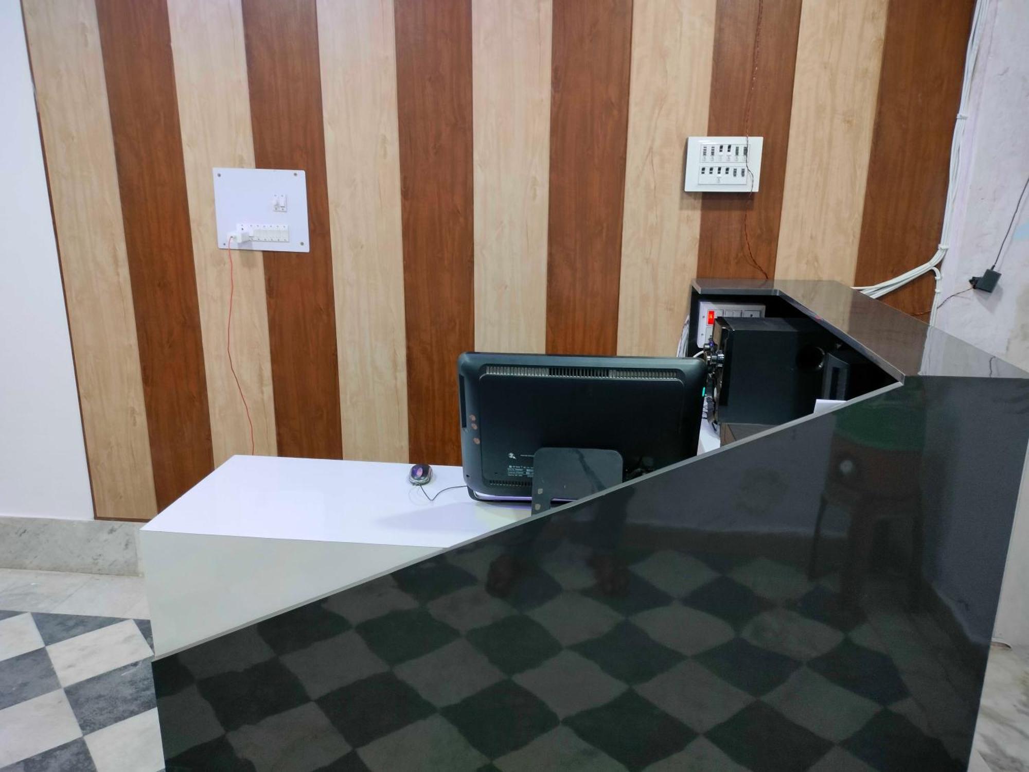Oyo Palace Hotel Rohtak Esterno foto
